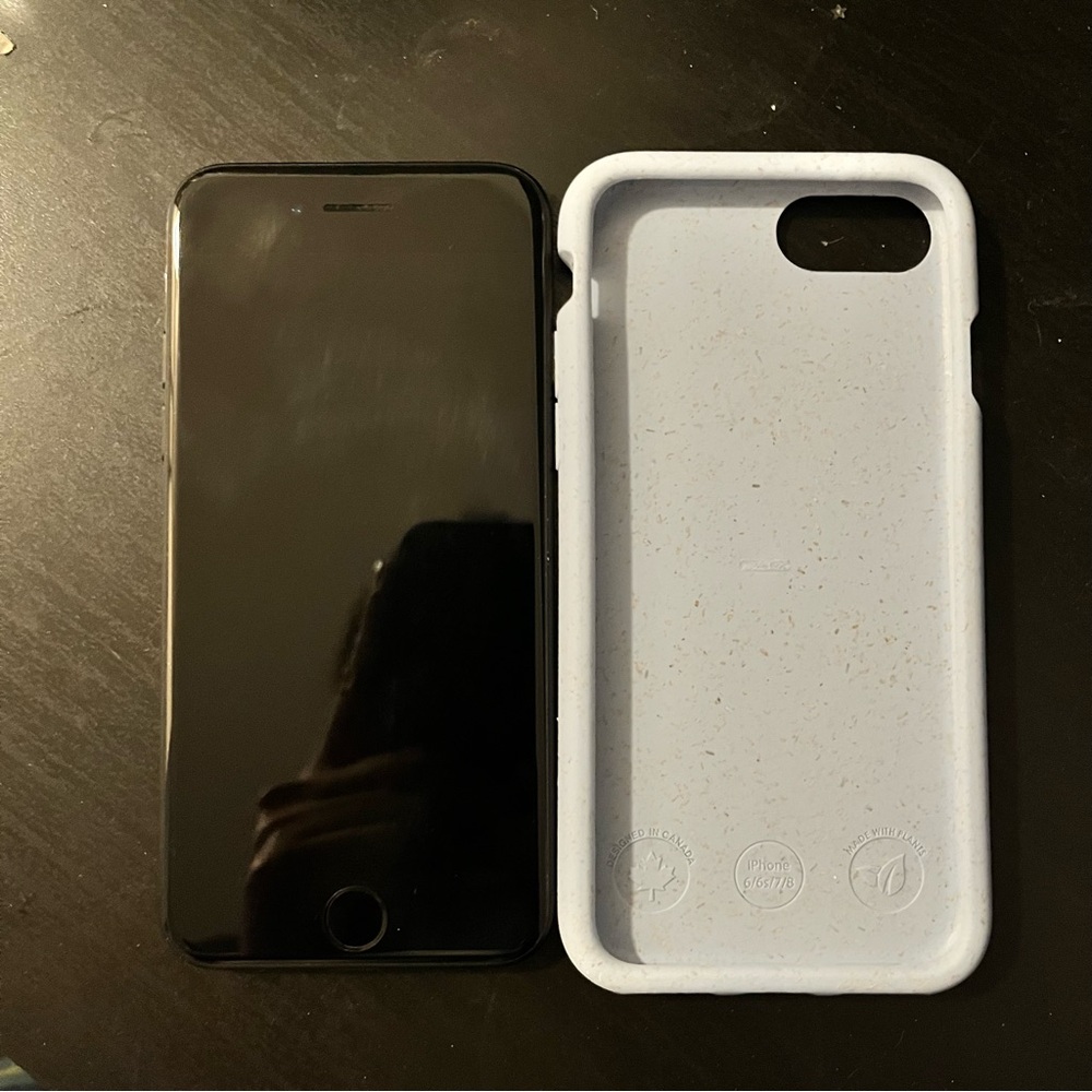 Iphone 7 256gb AT&T Locked. 99% batt health